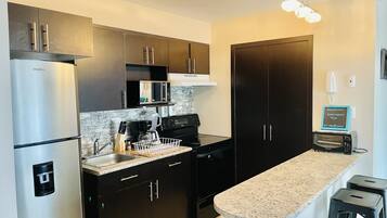 Fridge, microwave, oven, coffee/tea maker