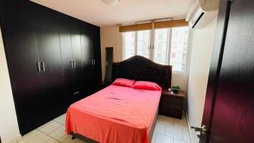 2 dormitorios, tabla de planchar con plancha, wifi gratis y ropa de cama