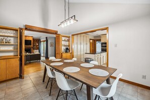 Dining - Unique and private home in Chapel Hill (Chapel Hill)