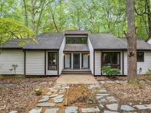 Exterior - Unique and private home in Chapel Hill (Chapel Hill)
