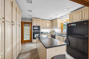 Fridge, microwave, oven, stovetop - Unique and private home in Chapel Hill (Chapel Hill)
