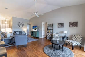 Exterior - 733 Reserve at Town Center (Davenport)