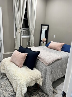 1 habitación, tabla de planchar con plancha, wifi gratis y ropa de cama 
