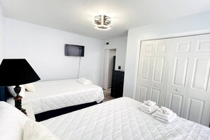 2 bedrooms, iron/ironing board, WiFi - North MB Gorgeous 2 BD across from the beach (North Myrtle Beach)