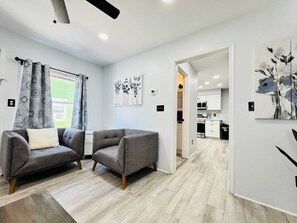 TV - North MB Gorgeous 2 BD across from the beach (North Myrtle Beach)