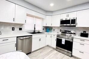 Microwave, oven, dishwasher, coffee/tea maker - North MB Gorgeous 2 BD across from the beach (North Myrtle Beach)