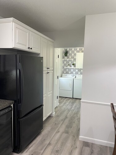 2 minutes to Baum! 2 minutes to interstate! Pet friendly. Fenced in back yard. 