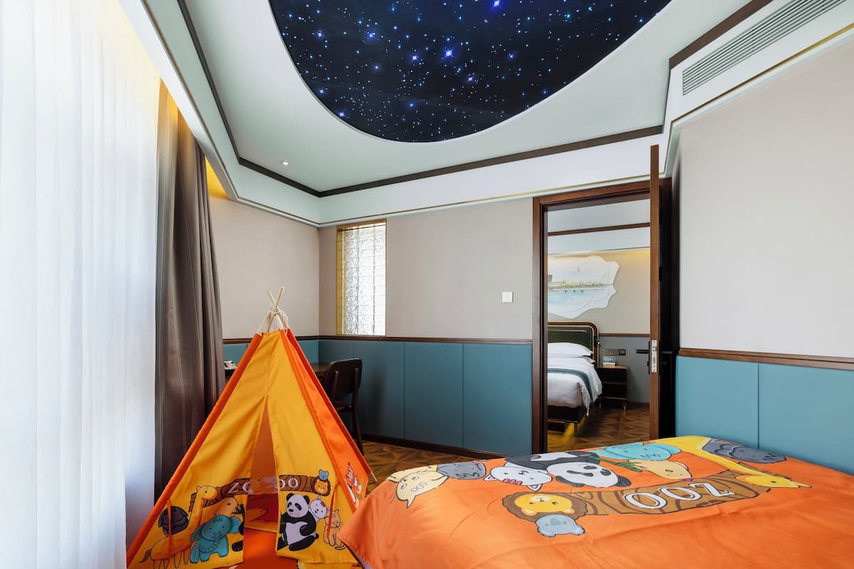 Family Quadruple Room | Peralatan tempat tidur premium, gebar bulu kapas, busa memori 