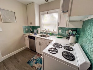 Fridge, microwave, oven, stovetop - Updated Key West Style Cottage. (Treasure Island)