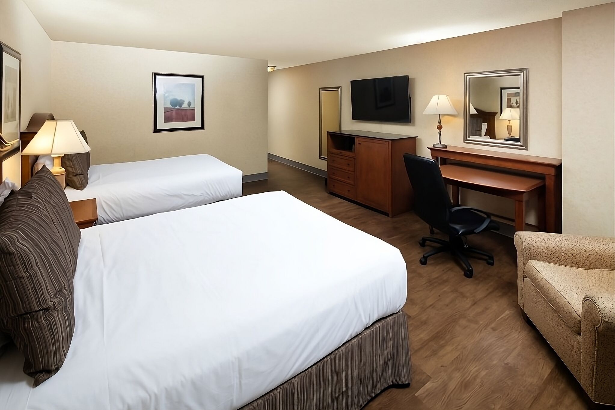 2 Comfortable Units! Outdoor Pool, Parking, Pets Allowed, Near Turtle Bay East!