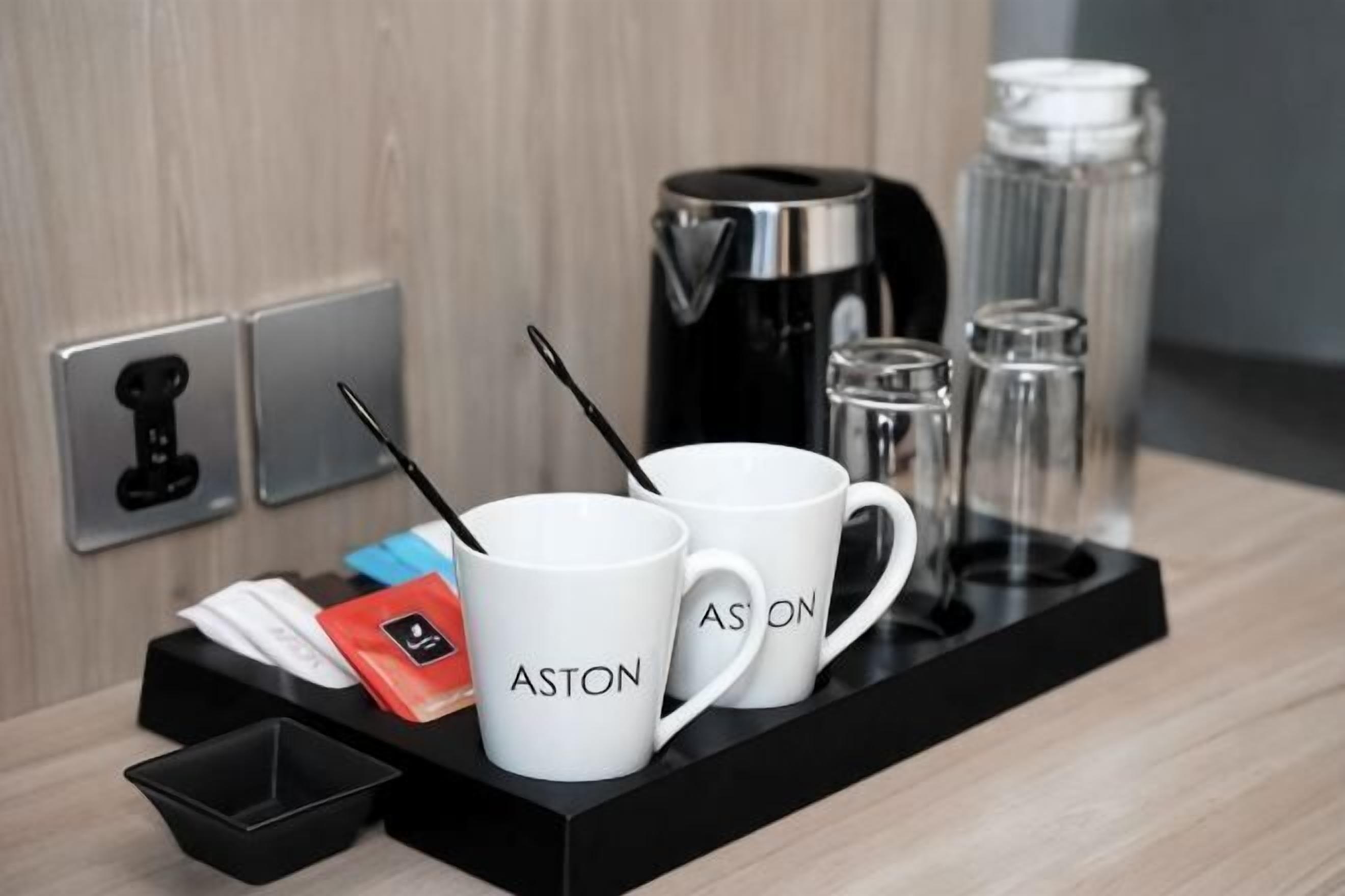 Kopi dan/atau alat penyeduh kopi