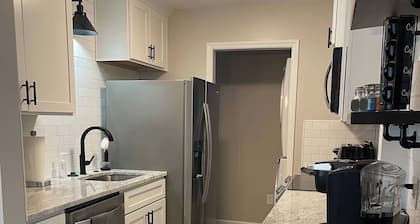 The Rhodie Blowing Rock. Ground Floor Condo. 2BR 2BA Walk to Town.