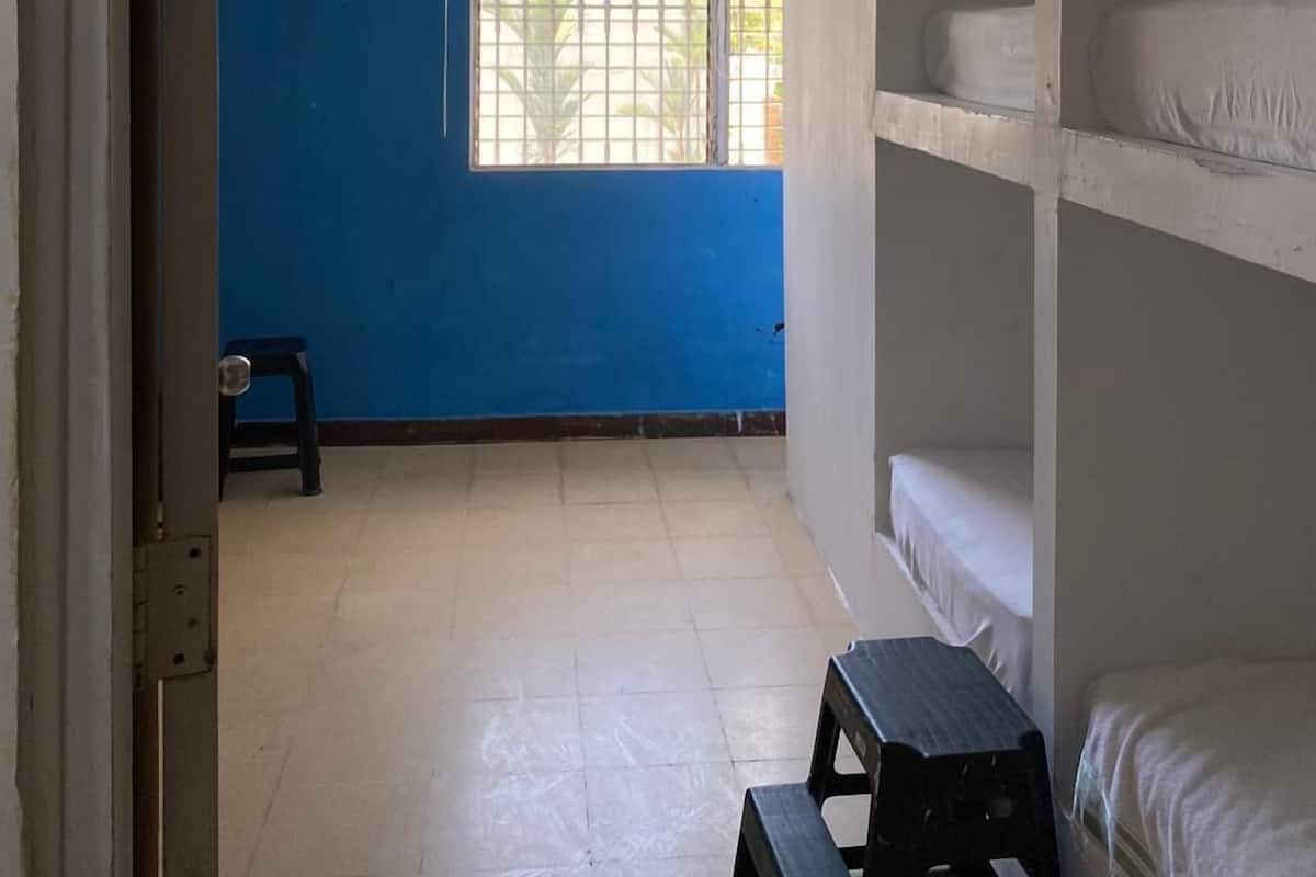 Economy-yhteismajoitus | Ylelliset vuodevaatteet, pimennysverhot, ilmainen Wi-Fi, vuodevaatteet