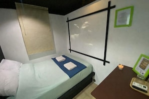 Habitación Confort | Ropa de cama de alta calidad, cortinas blackout y wifi gratis