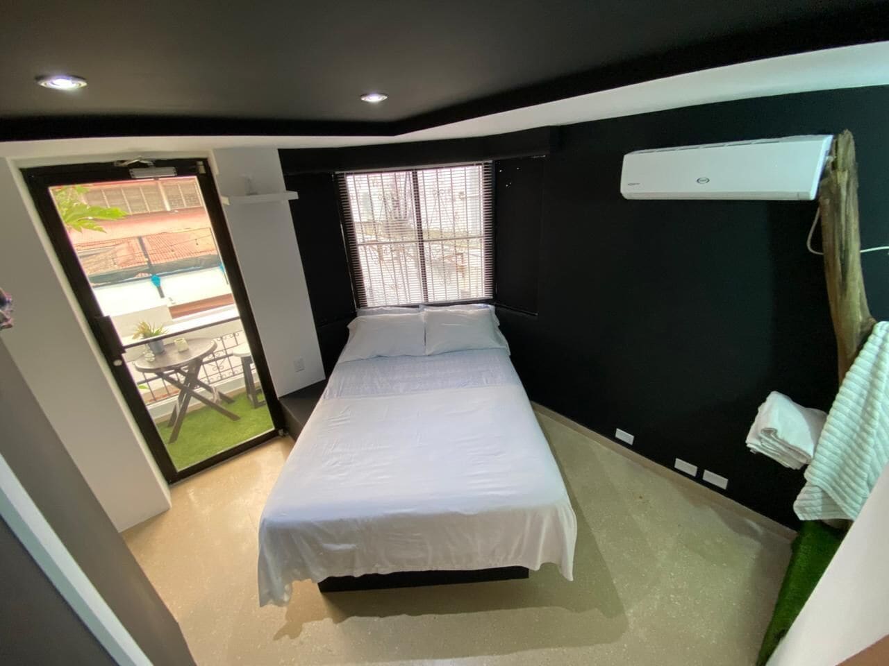 Superior-huone | Ylelliset vuodevaatteet, pimennysverhot, ilmainen Wi-Fi, vuodevaatteet