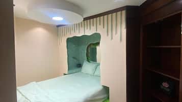 Basic Single Room | Premium bedding, blackout drapes, free WiFi, bed sheets