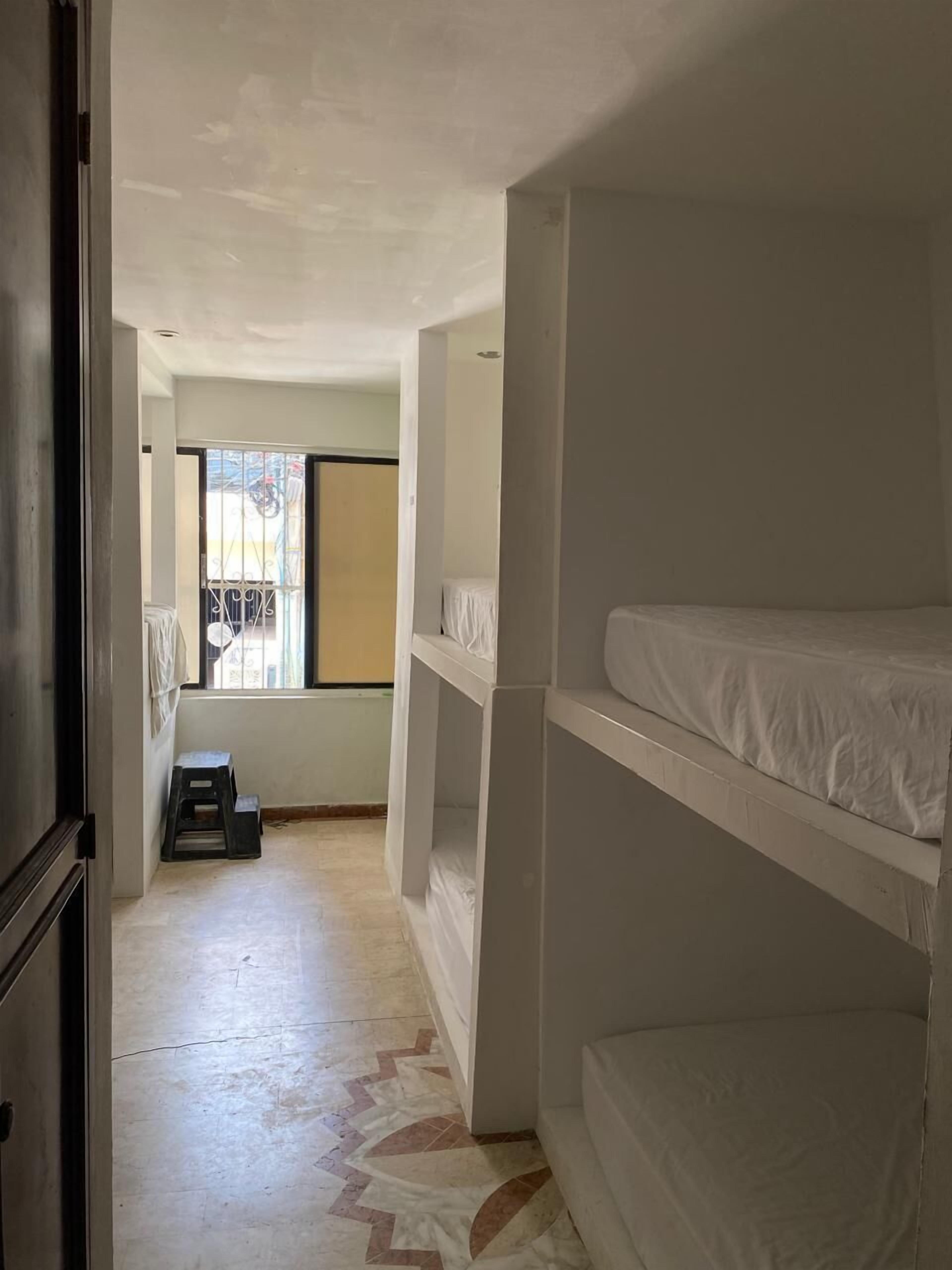 Ropa de cama de alta calidad, cortinas blackout y wifi gratis 