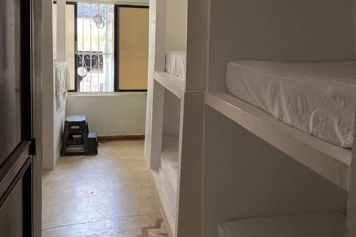 Ropa de cama de alta calidad, cortinas blackout y wifi gratis