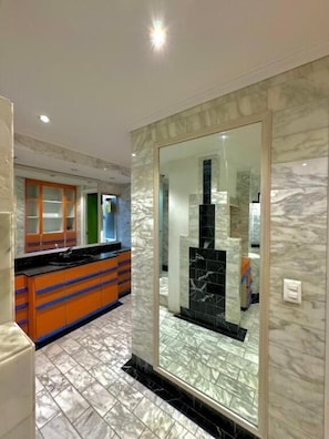 Gemeinsamer Economy-Schlafsaal | Badezimmer