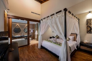 Sky Pool Suite | 1 bedroom, in-room safe, individually decorated, desk - Mokko Suites Batubelig (Seminyak)