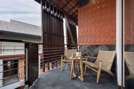 Mokko Suites Batubelig - view 3