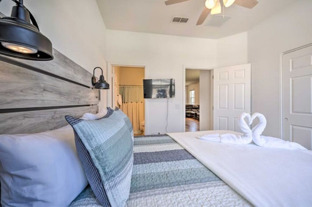 4 Schlafzimmer, Zimmersafe, Schreibtisch, Bügeleisen/Bügelbrett