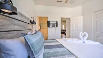 4 Schlafzimmer, Zimmersafe, Schreibtisch, Bügeleisen/Bügelbrett