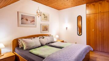 2 bedrooms, bed sheets