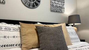 3 habitaciones, tabla de planchar con plancha, wifi y ropa de cama