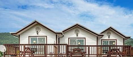 Vista frontal de la propiedad