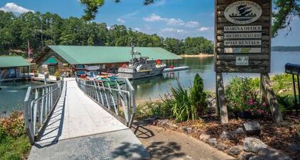 Large Luxurious 3/3 Lake Home