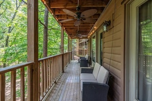 Terrace/patio - Large Luxurious 3/3 Lake Home
 (Mount Ida)