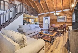 Smart TV, fireplace - Smokey Mountain Hideaway (Gatlinburg)