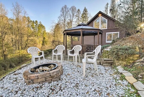Terrace/patio - Smokey Mountain Hideaway (Gatlinburg)
