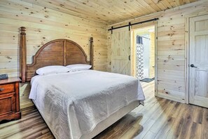 5 bedrooms, WiFi, bed sheets - Smokey Mountain Hideaway (Gatlinburg)