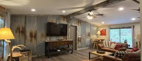 Smart-TV, Videospiele, DVD-Player, Bücher