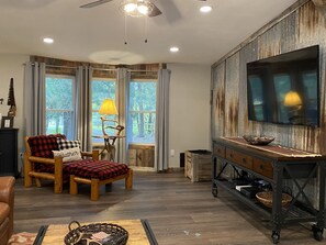 Smart TV, videogames, DVD player, livros