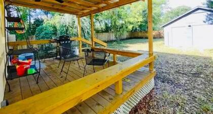 Cozy Yellow Cottage with Garage