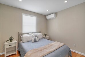 2 عدّة غرف نوم وواي فاي وملاءات أسرّة