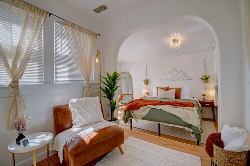 Radiant Historic Downtown Home I Lots of Light I Covered Parking