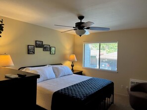 1 habitación, tabla de planchar con plancha, wifi gratis y ropa de cama