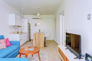 TV - Premium Location Steps to 5th | Rooftop Pool & BBQ (Playa del Carmen)
