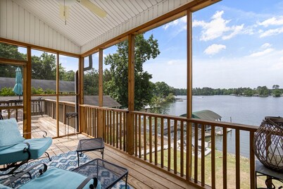 Lakefront Home- 7 bedroom 4.5 bath- Sleeps 16 + Game Room, PS-4 - Badin Lake, NC