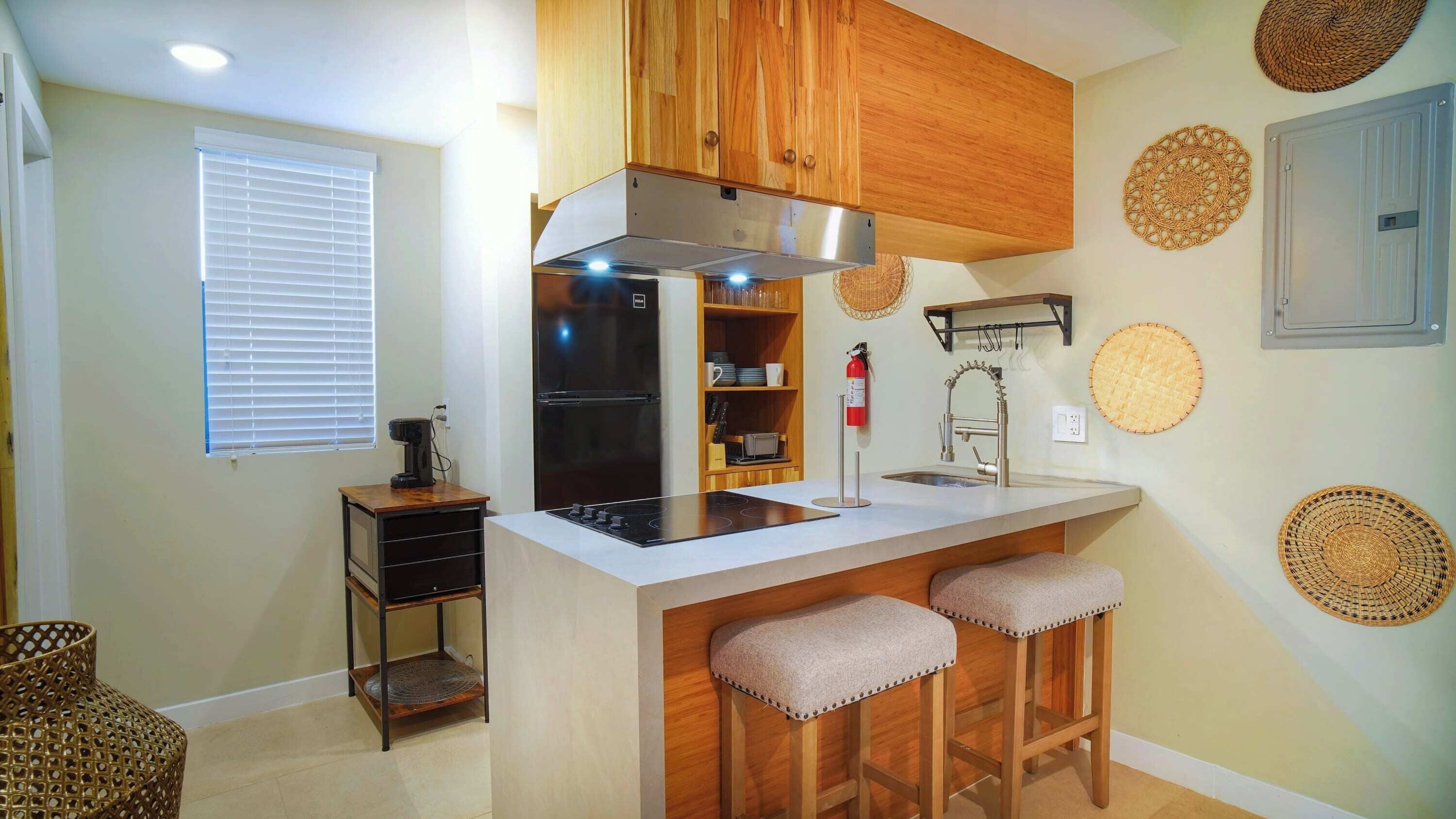 2 Bedroom Apartment W Free Parking