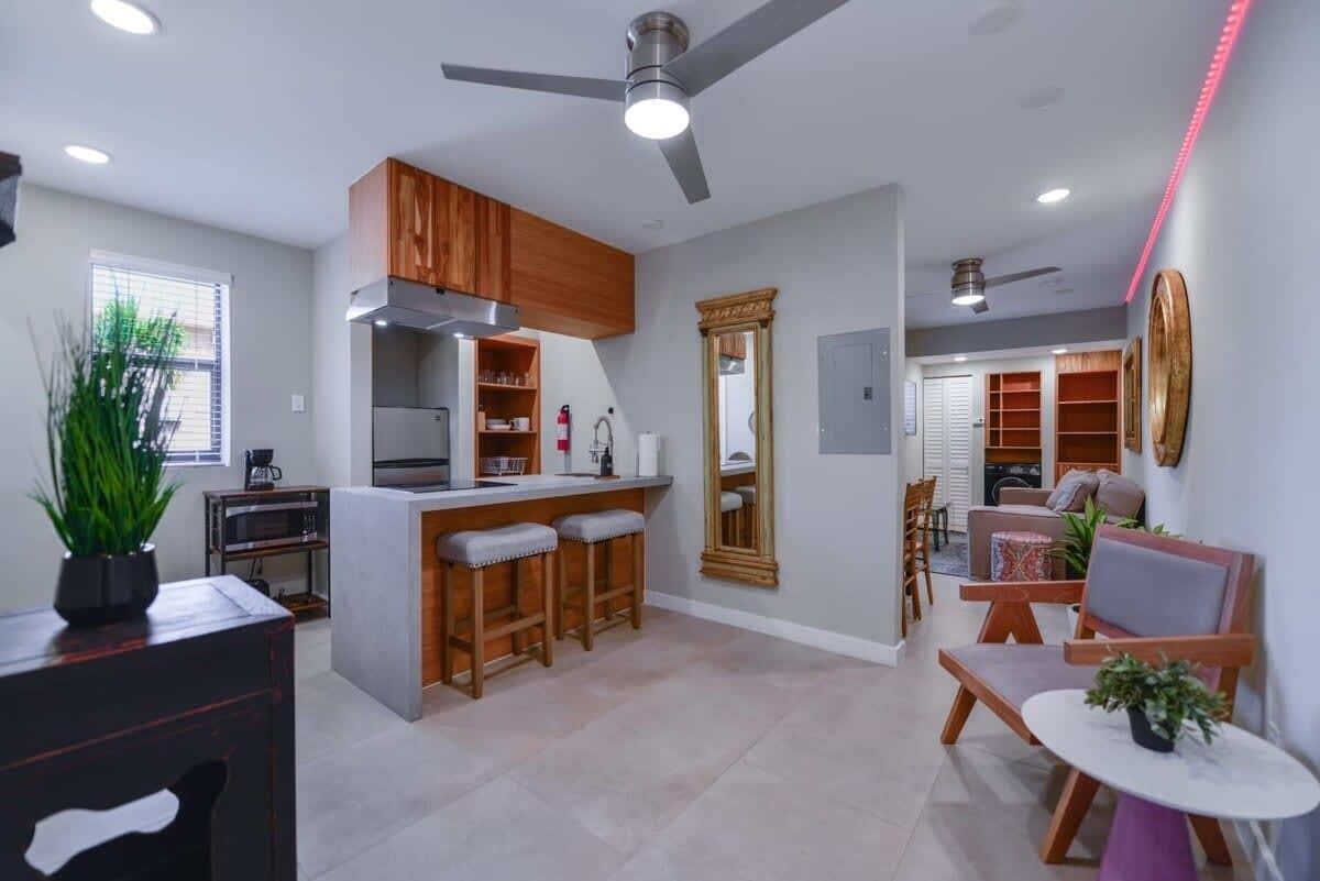 Deluxe Living : Apartment with Parking
