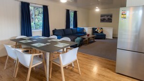 Interior - Dalziel Beach House - Just 300m to the sand dunes, the classic beach house (Yaroomba)