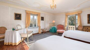 4 bedrooms, desk, WiFi