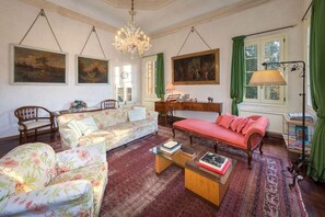 Tv, dvd-spelare och en stereo