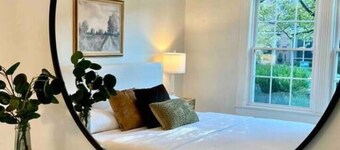 Blue Moon Cottage: Music Room, Inground Pool