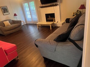 Smart TV - House of Prayer, 3-bedroom house with a picnic backyard. (Anniston)